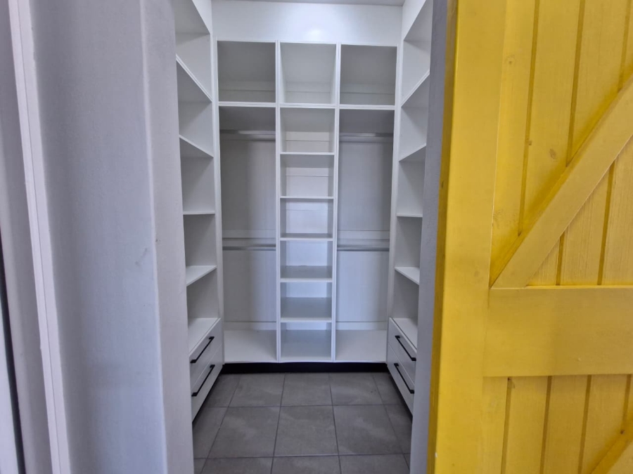 5 Bedroom Property for Sale in Stilbaai Oos Western Cape